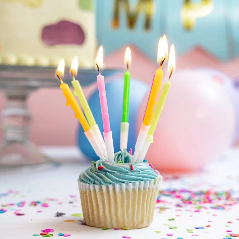 Velas de Colores con Base para Fiesta